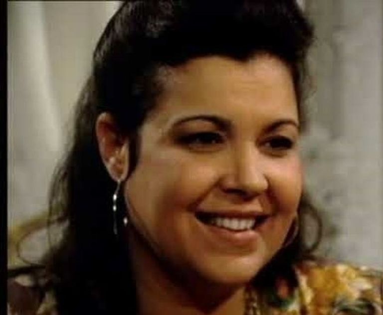 الفنانة التونسية عزيزة بولبيار