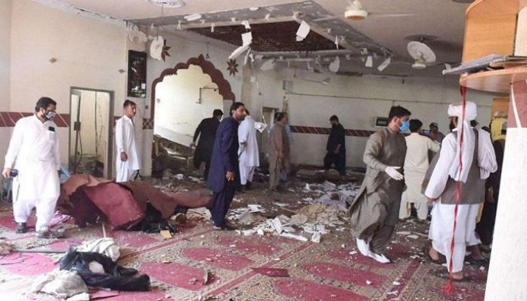 جانب من آثار الانفجار الذي استهدف المسجد بأفغانستان- أ.ف.ب