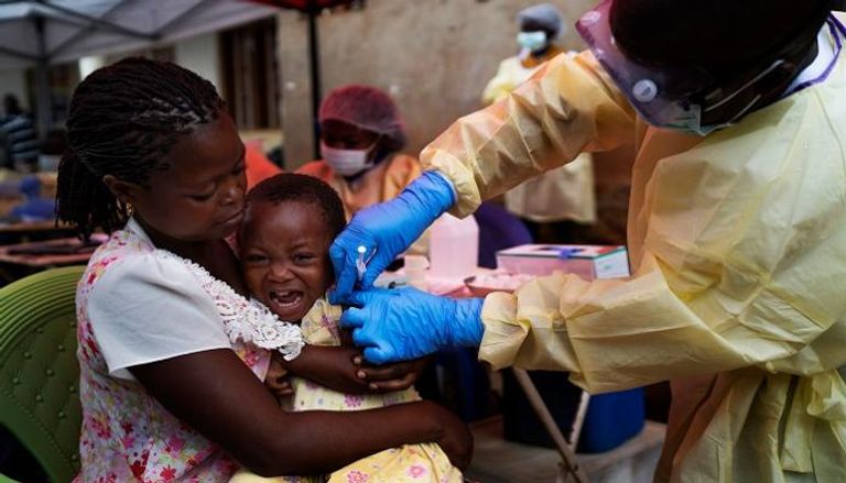 تطعيم طفل ضد إيبولا في الكونغو- أرشيفية