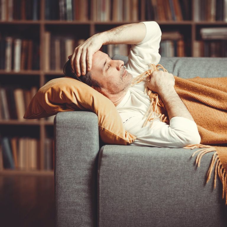 شخص يتلقى لقاح كورونا- أرشيفية