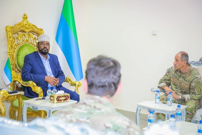 قادة عسكريون أمريكيون في زيارة للصومال