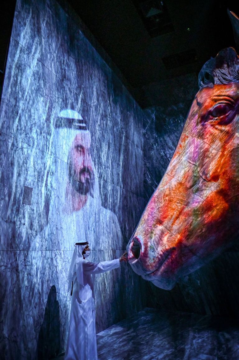 الشيخ محمد بن راشد آل مكتوم أثناء زيارته لجناح الرؤية في إكسبو دبي جناح الرؤية في إكسبو دبي