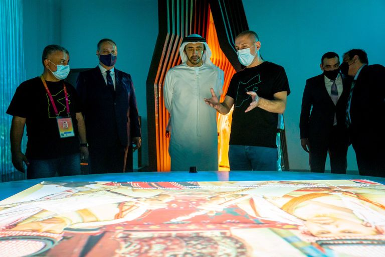 الشيخ عبدالله بن زايد آل نهيان، خلال جولته في إكسبو 2020 دبي الشيخ عبدالله بن زايد آل نهيان خلال جولته بالجناح المصري في إكسبو 2020 دبي