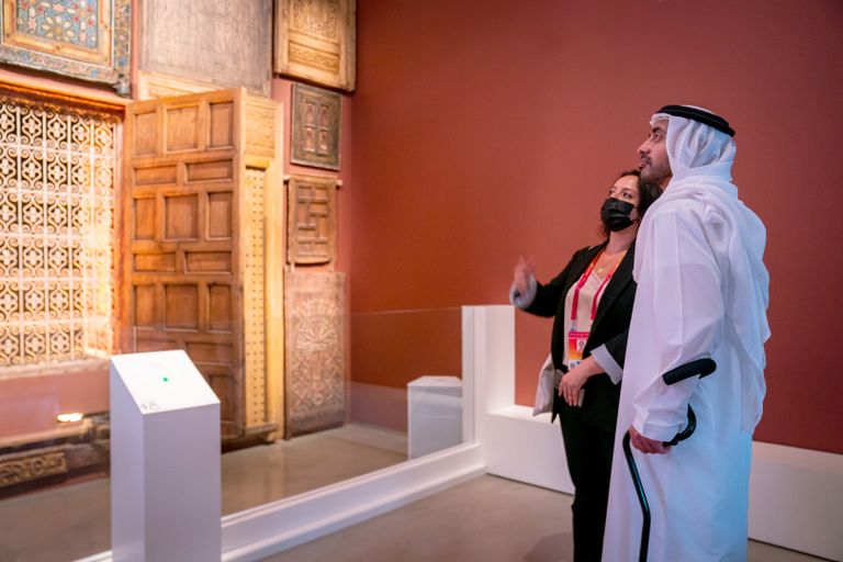الشيخ عبدالله بن زايد آل نهيان، خلال جولته في إكسبو 2020 دبي الشيخ عبدالله بن زايد آل نهيان خلال جولته بالجناح المصري في إكسبو 2020 دبي