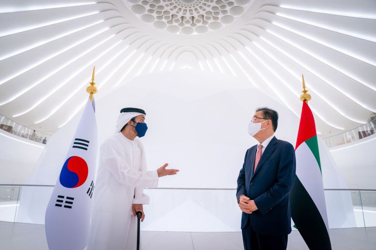 الشيخ عبدالله بن زايد آل نهيان يستقبل وزير الخارجية الكوري