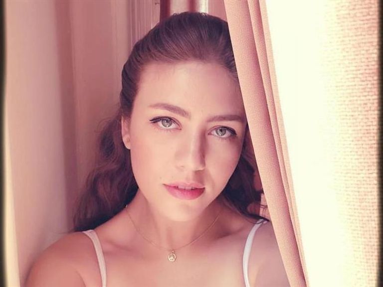 الفنانة المصرية رحمة حسن