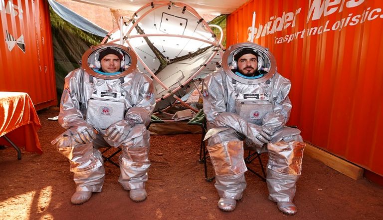 رواد فضاء في صحراء النقب بإسرائيل