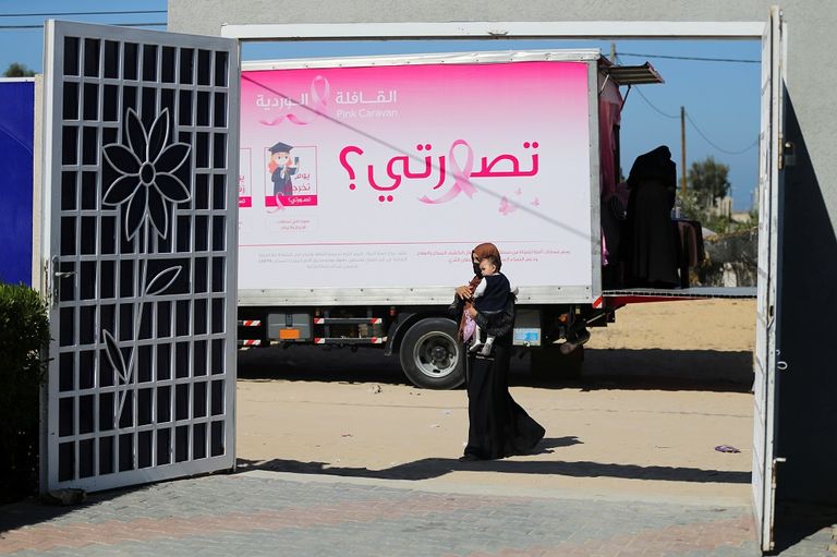 حملة للتوعية بسرطان الثدي في غزة