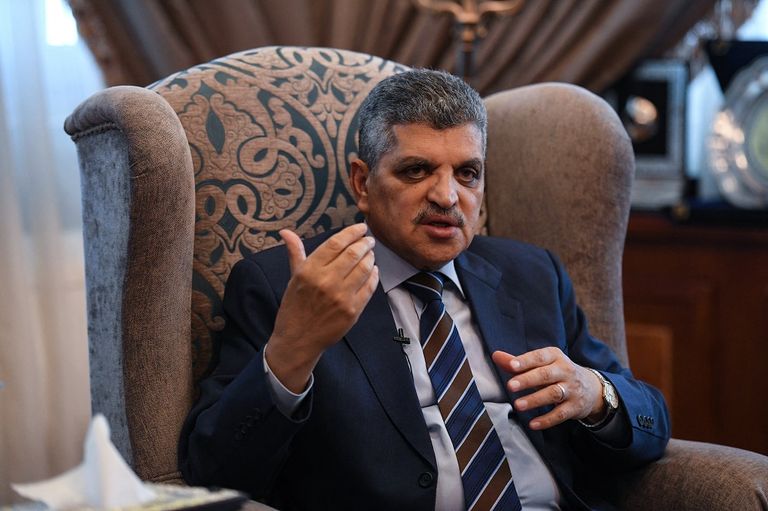 الفريق أسامة ربيع رئيس هيئة قناة السويس سفينة تعبر قناة السويس