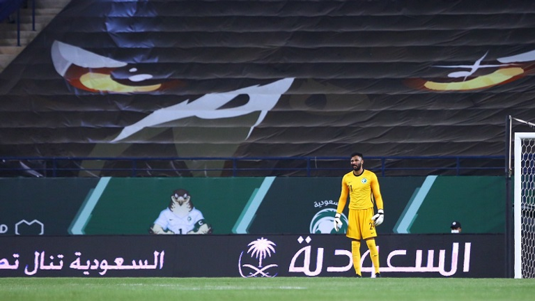 محمد العويس حارس مرمى الأهلي السعودي الأهلي ضد الهلال - صورة أرشيفية