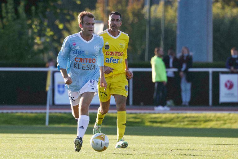 أرسين فينجر مدرب أرسنال التاريخي