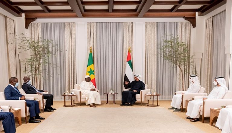 الشيخ محمد بن زايد آل نهيان خلال لقاء رئيس السنغال ماكي سال