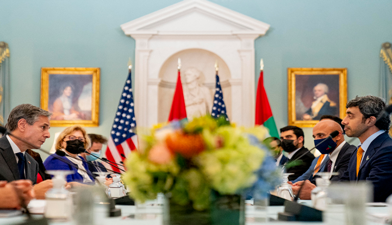 جانب من اللقاء الثنائي بين الشيخ عبدالله بن زايد وأنتوني بلينكن