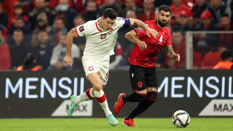 روبرت ليفاندوفسكي محمد صلاح مع منتخب مصر