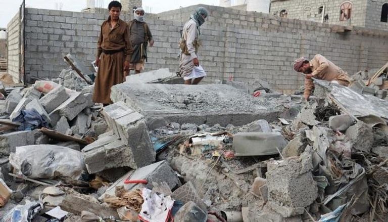 آثار القصف الحوثي على المدنيين في العبدية