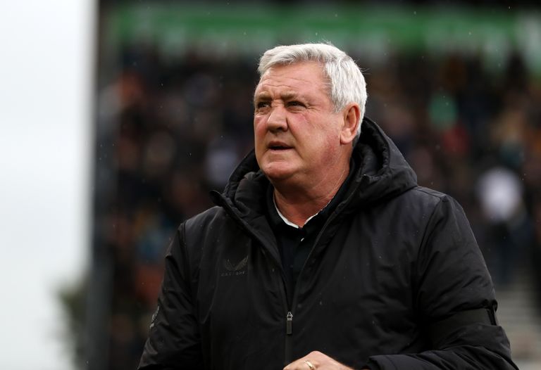 ستيف بروس مدرب نيوكاسل الإنجليزي