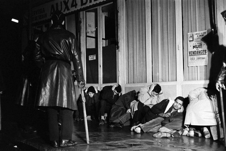 معتقلون جزائريون في مظاهرة 17 أكتوبر 1961 - أرشيف