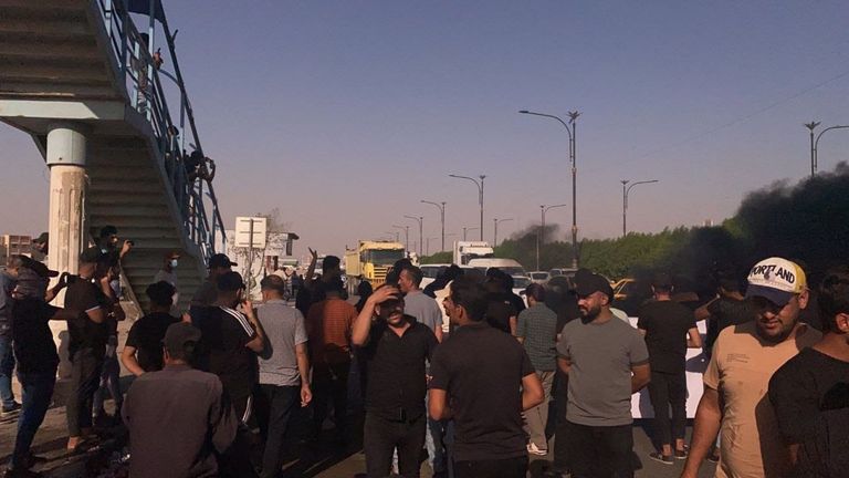 عناصر تقطع مناطق حيوية في بغداد احتجاجا على نتائج الانتخابات