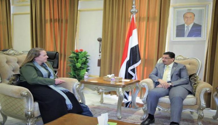 جانب من لقاء وزير الخارجية اليمني والقائم بأعمال السفير الأمريكي