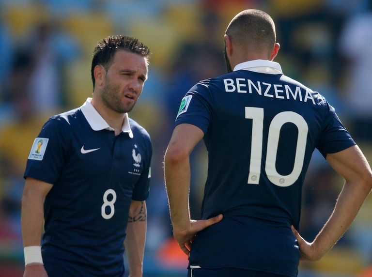 بنزيما وفالبوينا في منتخب فرنسا كريم بنزيما مهاجم ريال مدريد ومنتخب فرنسا