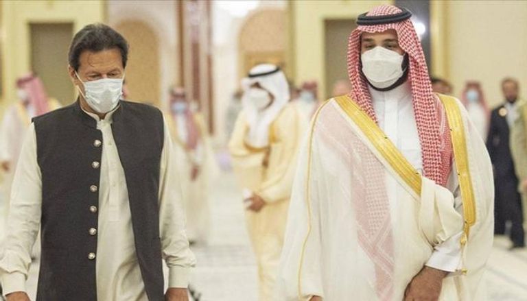 محمد بن سلمان يستقبل عمران خان في زيارة سابقة للسعودية