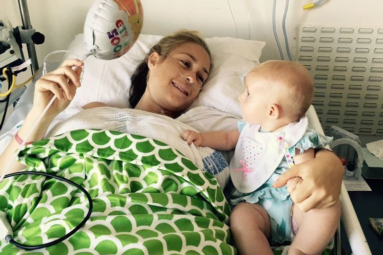 سيدة حامل في الشهور المتقدمة