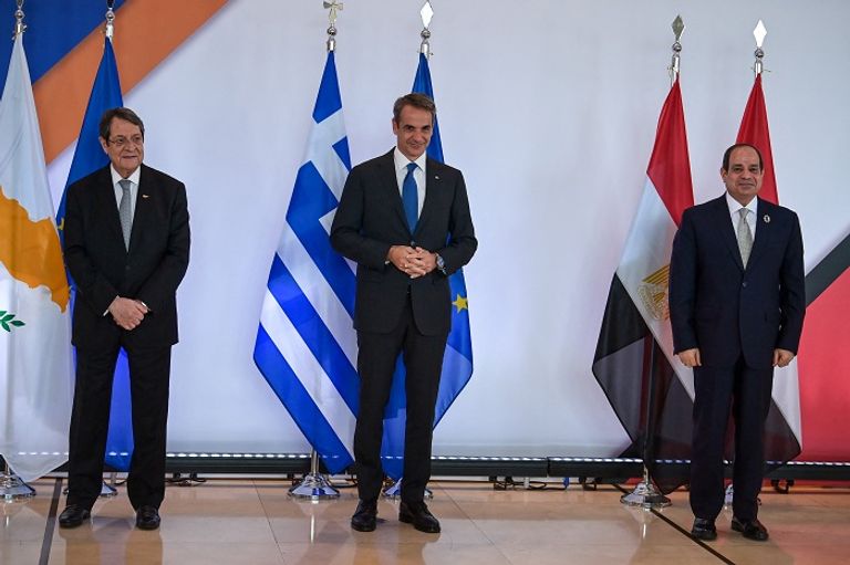 الرئيس السيسي مع نظيره القبرصي ورئيس وزراء اليونان - أ ف ب مؤتمر صحفي للرئيس السيسي مع نظيره القبرصي ورئيس وزراء اليونان - أ.ف.ب