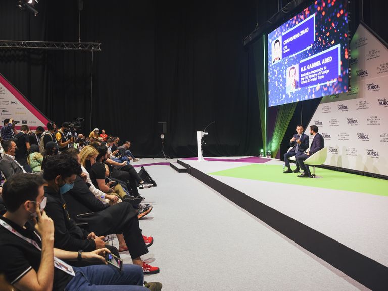 الرئيس التنفيذي لشركة بينانس يشيد بمكانة الإمارات في تبني التحول التقني