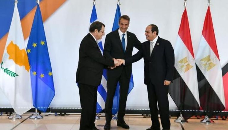 السيسي مع نظيره القبرصي ورئيس وزراء اليونان