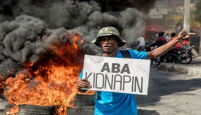 مواطن هايتي خلال الاحتجاج على عمليات الخطف