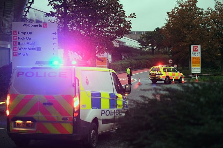 الشرطة البريطانية تفرض طوقا أمنيا حول مطار مانشستر 