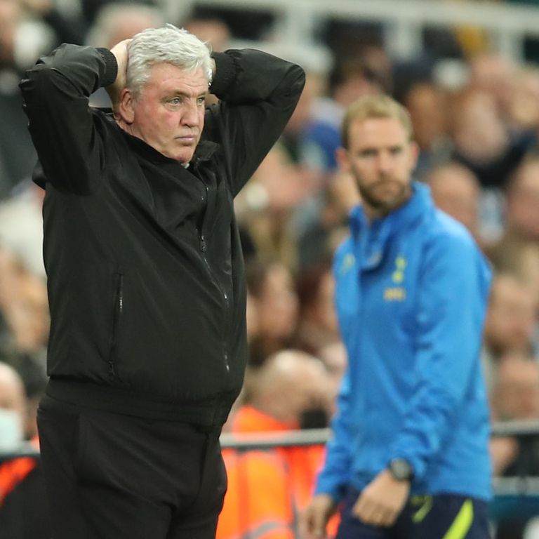 ستيف بروس مدرب نيوكاسل السابق