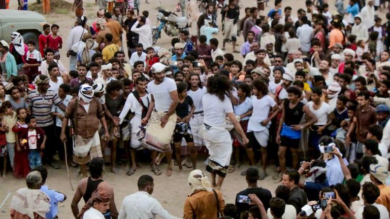 القفز على الجمال من الألعاب التهامية التراثية باليمن