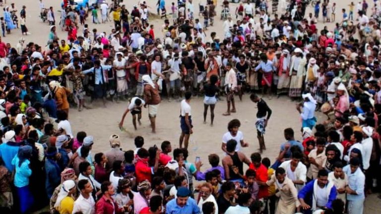 القفز على الجمال من الألعاب التهامية التراثية باليمن