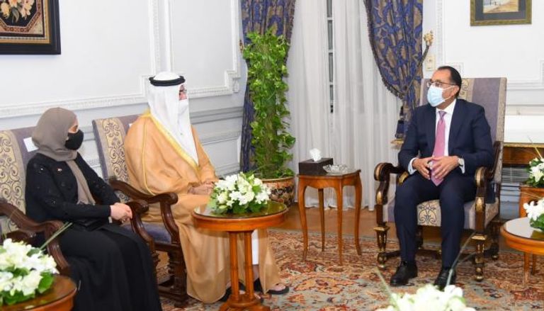 جانب من استقبال رئيس الوزراء المصري الوفد الإماراتي