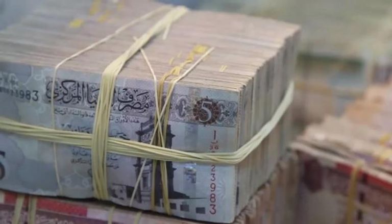عملات ورقية ليبية من فئات مختلفة
