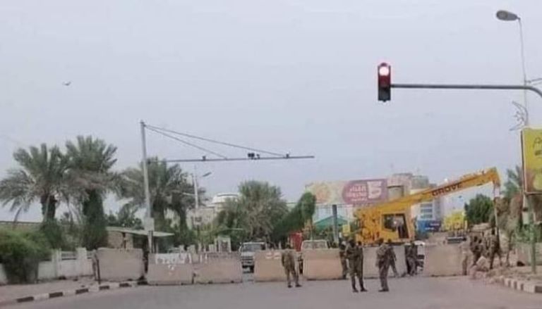 الجيش يغلق محيط قيادته في الخرطوم