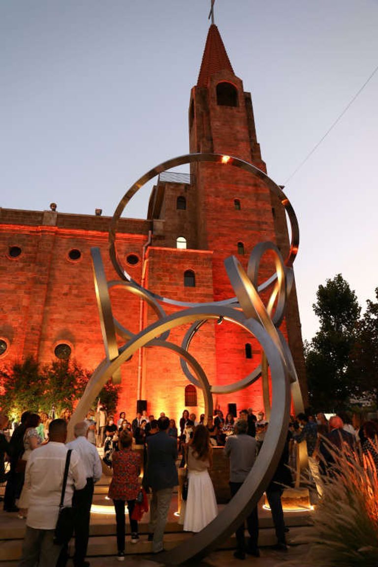 منحوتة "أمل وخلاص" في بيروت