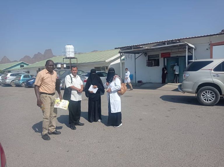 مسؤولون بإحدى مديريات الصحة في عدن