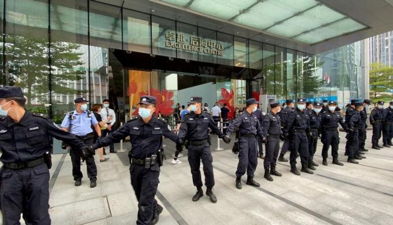 قوات من الأمن تطوق مقر شركة إيفرجراند الصينية