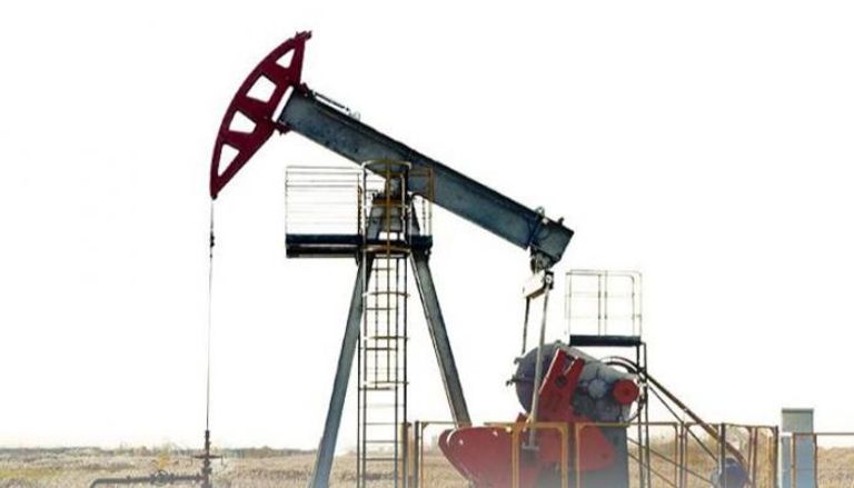 النفط يتراجع.. دفء أمريكا يحطم توقعات "صادمة" للبنك الدولي