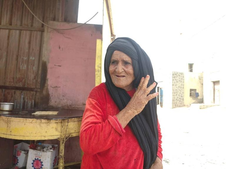 إحدى أمهات المختطفين عناصر حوثية على متن دورية قتالية - أرشيفية