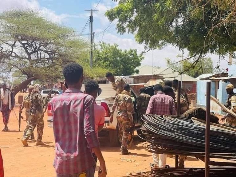 عناصر من الجيش الصومالي بعد تحرير المدينة