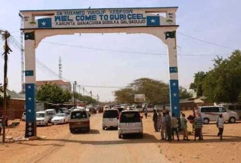 عناصر من الجيش الصومالي بعد تحرير المدينة