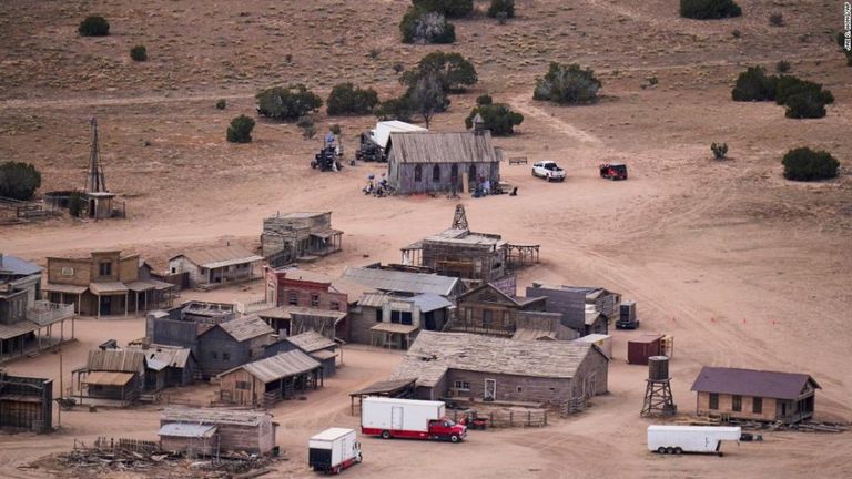 الممثل أليك بالدوين والمصورة الراحلة هالينا هاتشينز