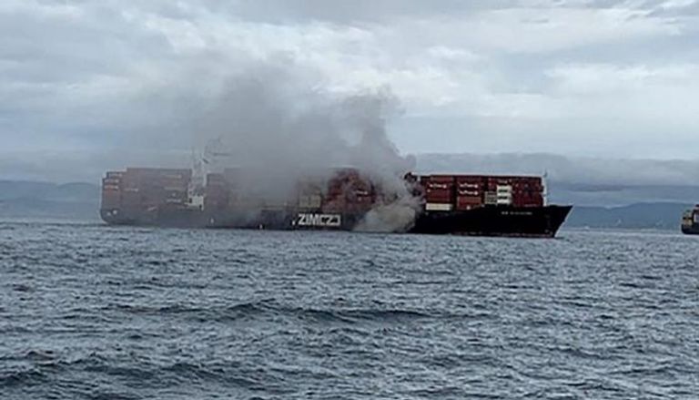 حريق سفينة حاويات قبالة سواحل كندا