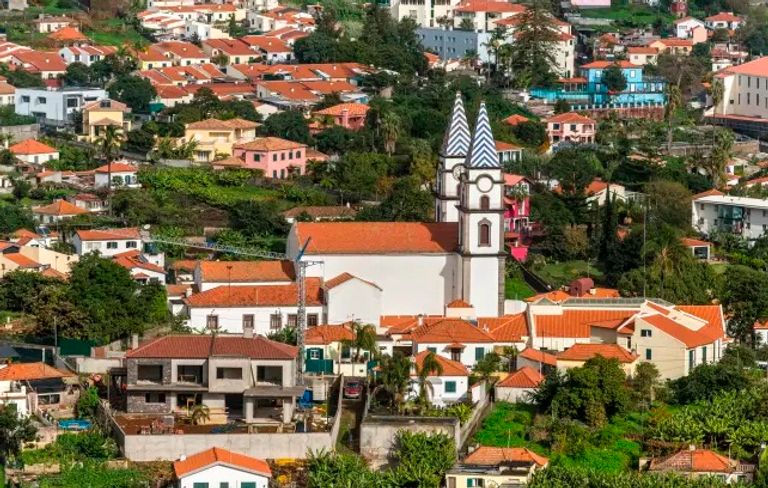 المكان الذي عاش فيه كريستيانو رونالدو طفلاً كريستيانو رونالدو بمنزله في مدريد