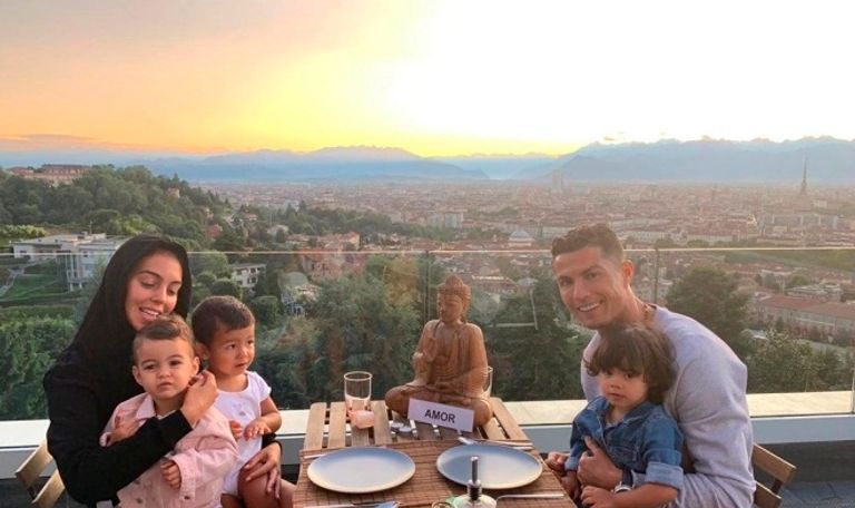 من قصر تورينو كريستيانو رونالدو بمنزله في مدريد