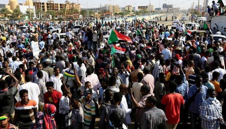 محتجون وسط العاصمة السودانية الخرطوم