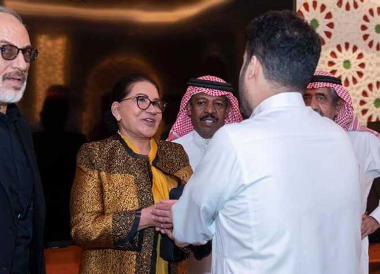 المستشار تركي آل الشيخ مع عدد من الفنانين